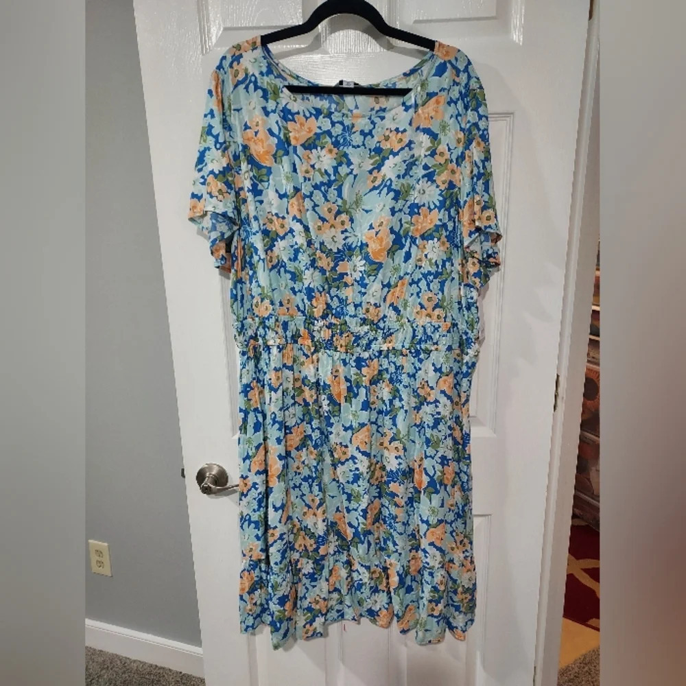 NWT Croft & Barrow Woman's Plus Blue Floral Short Sleeve A-Line Dress in Size 2X - Picture 2 of 10